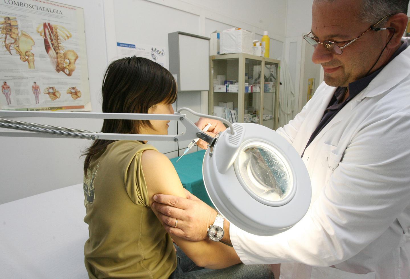 Vaccini influenzali, medici a secco: «Rifornimenti a fine settimana» 