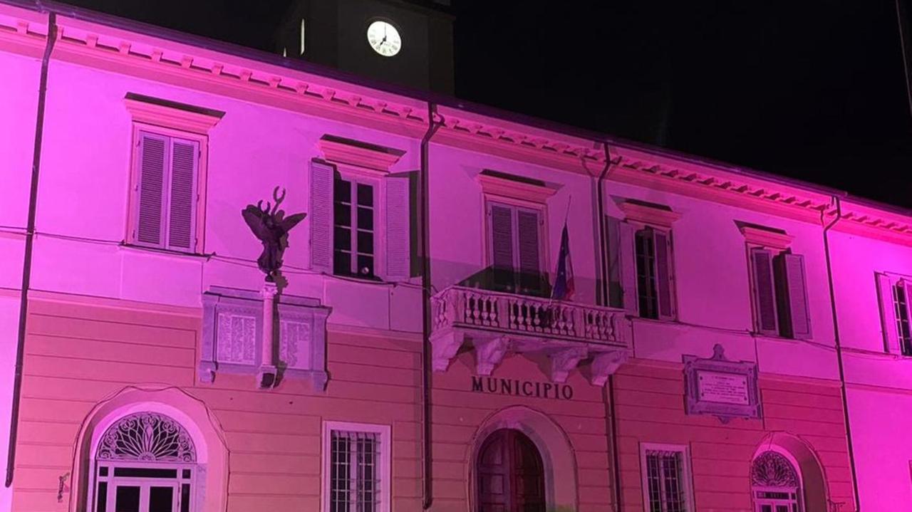 Municipio in rosa contro i tumori