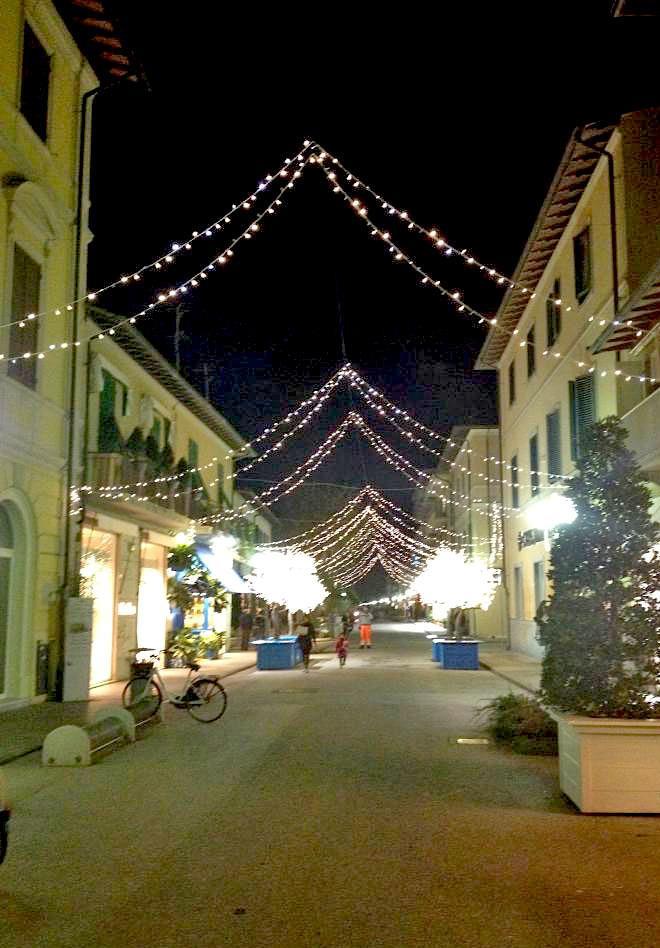 Forte dei Marmi si prepara al Natale tra tante incertezze: subito le luminarie 