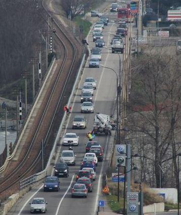 Chiuso il ponte di Veggia lavori pure sulla rotonda