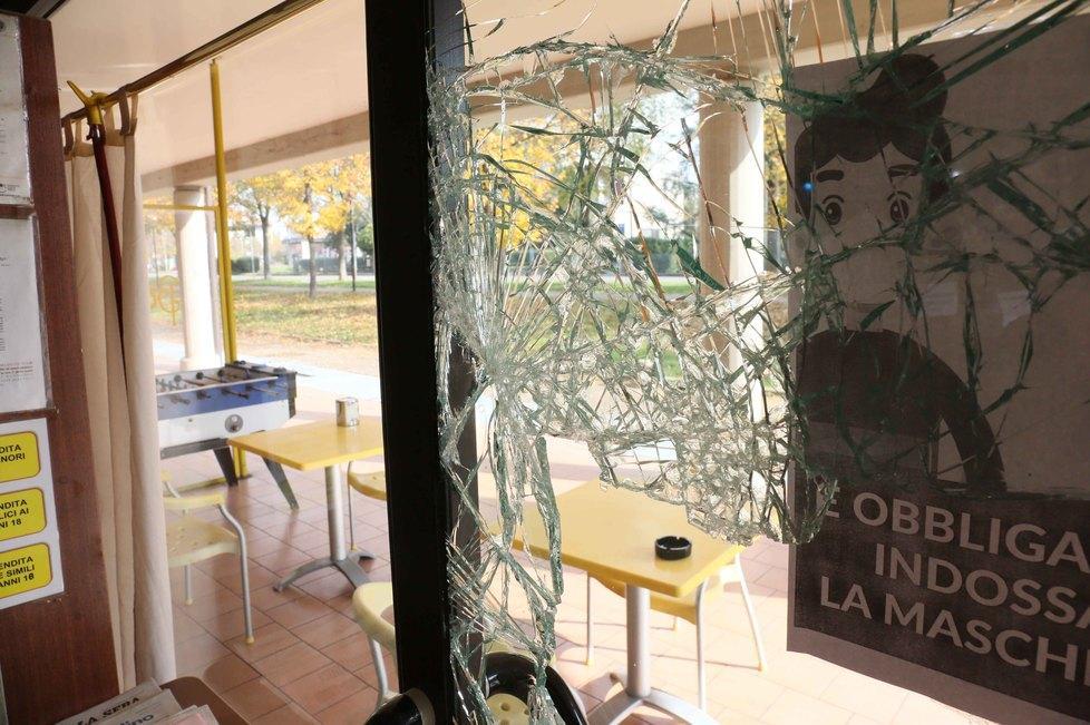 Terzo furto al bar Giza Stavolta spariscono le stecche di sigarette 