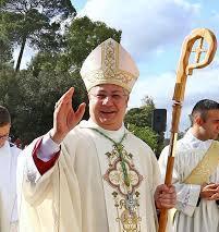 Don Giulio Esu saluta i fedeli del Sacro Cuore