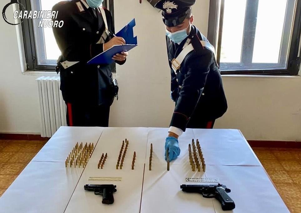 I carabinieri ritrovano due pistole e 130 proiettili in un nuraghe