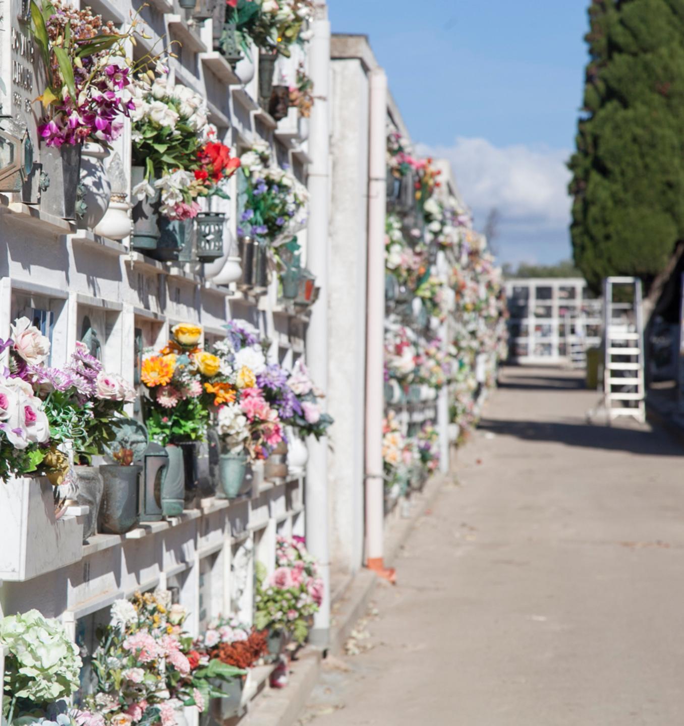 Cimitero, ingressi contingentati e controlli della polizia locale