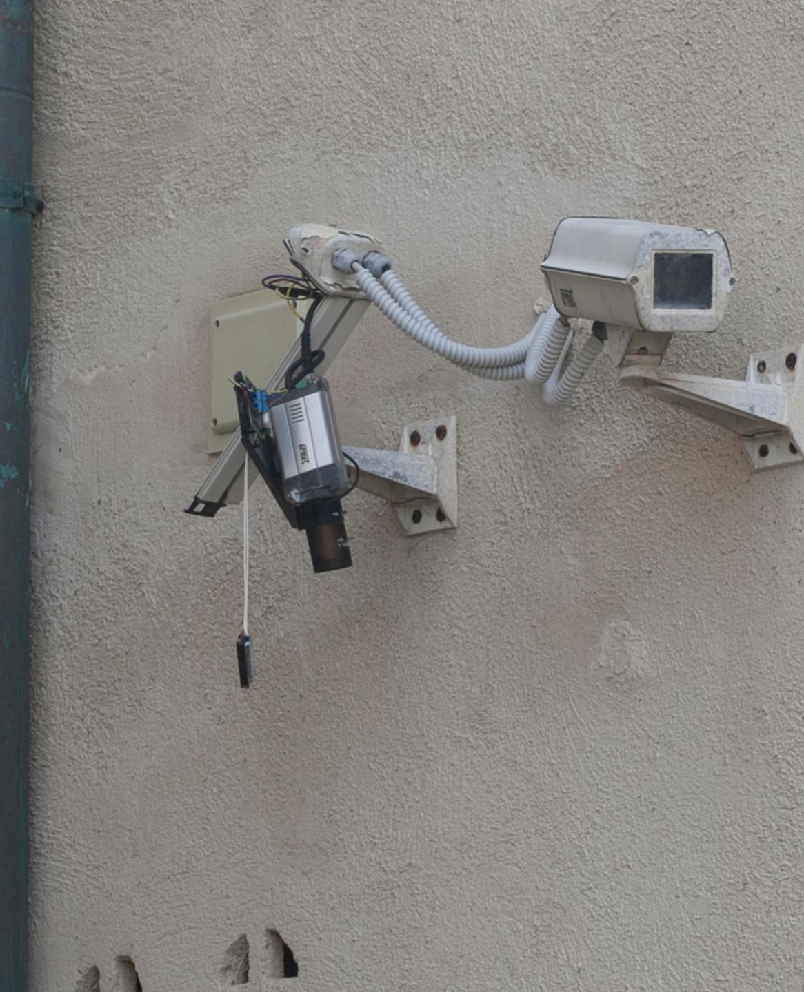 Alghero, i vandali si accaniscono contro le telecamere 