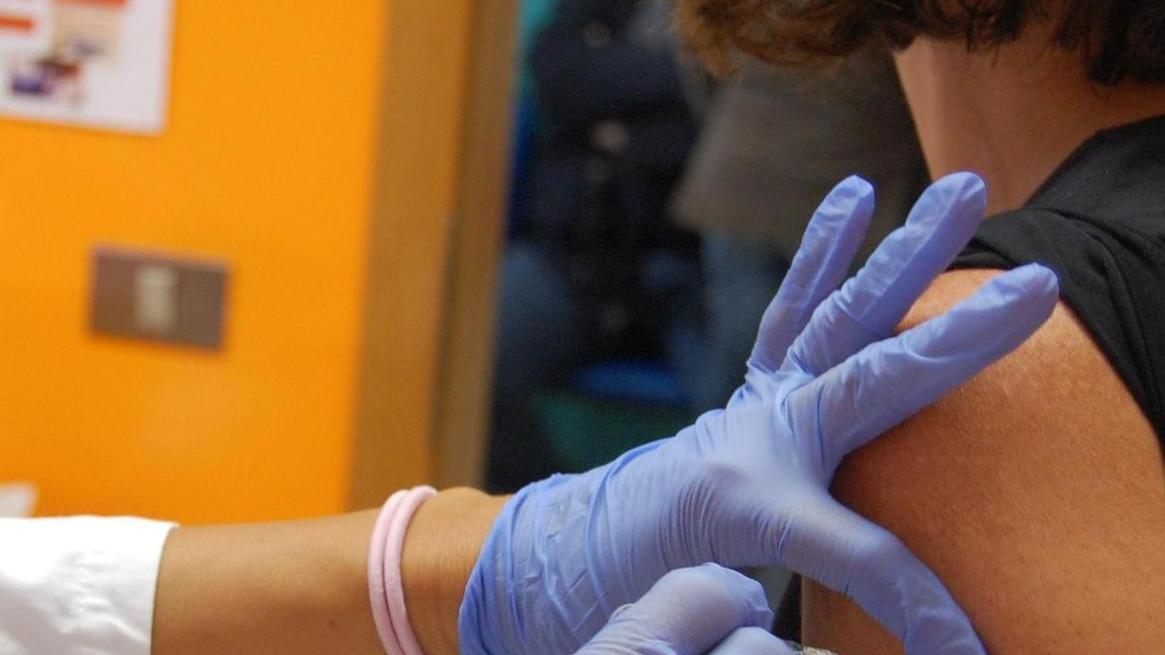 Sassari, campagna vaccini flop: le dosi bastano per 2 giorni 