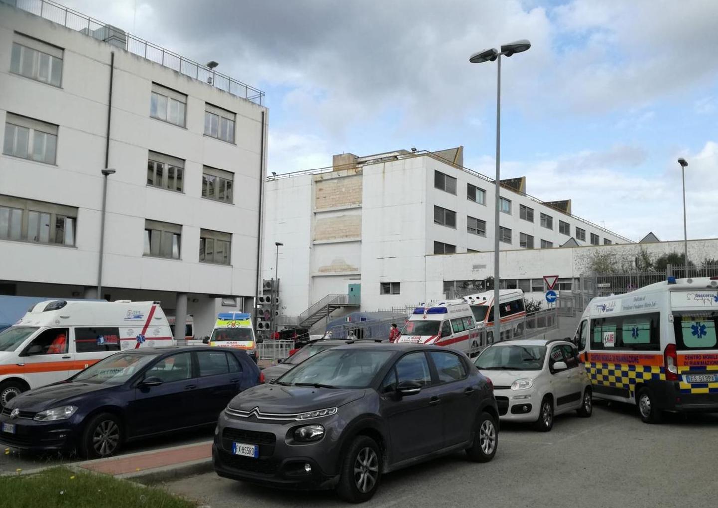 Coronavirus a Sassari, Infettivi al collasso: i pazienti da ricoverare rispediti indietro 