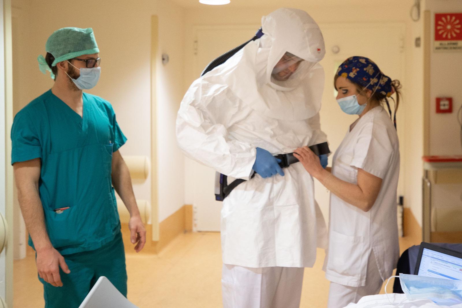 Ospedali invasi dai malati ma manca il personale: servono 1400 addetti 