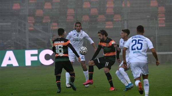 Un'azione del match tra Venezia e Empoli (foto Massimo Sestini)