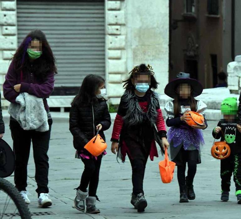 Halloween cancellato a fare atmosfera è solo la terrazza luminosa 
