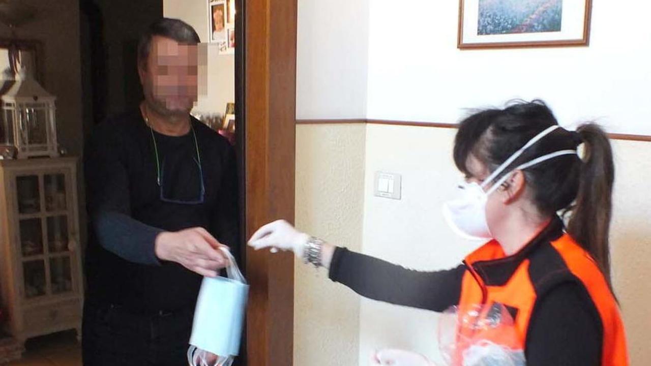 Il Comune distribuisce le mascherine a domicilio