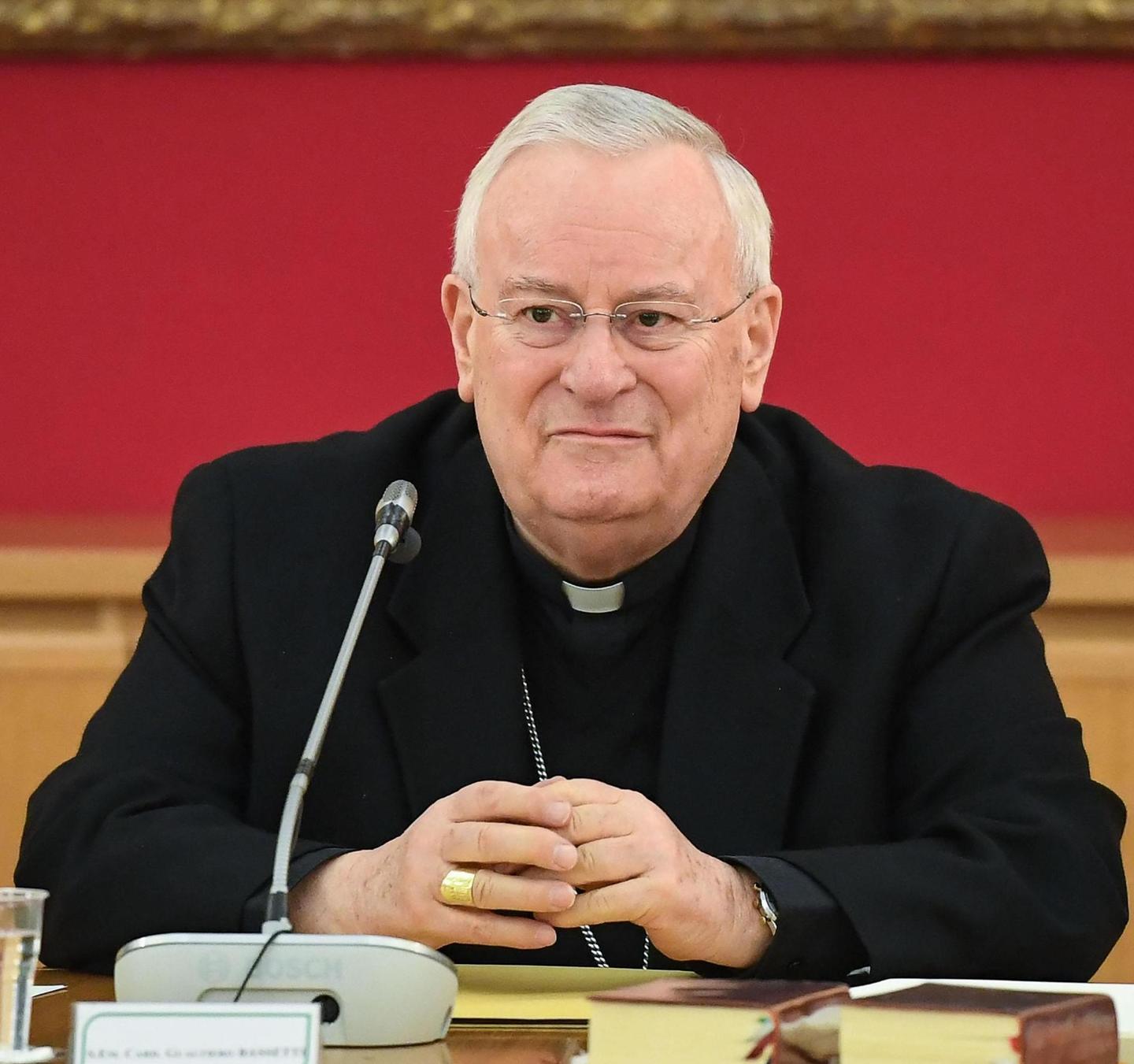 Covid, ricoverato in ospedale il cardinale Gualtiero Bassetti