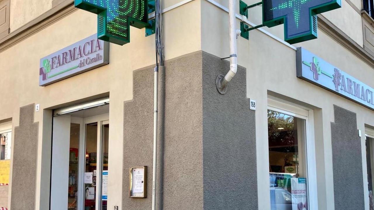 Tenta di rubare in farmacia: sorpresa e fermata dai clienti