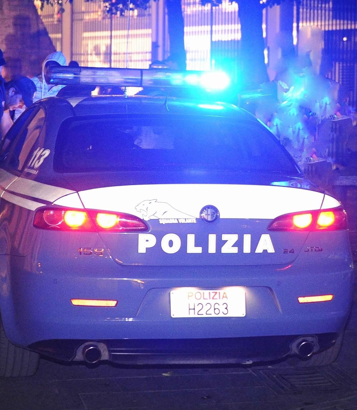 Bar aperto dopo le 18: multa a titolare e a sei avventori senza mascherina