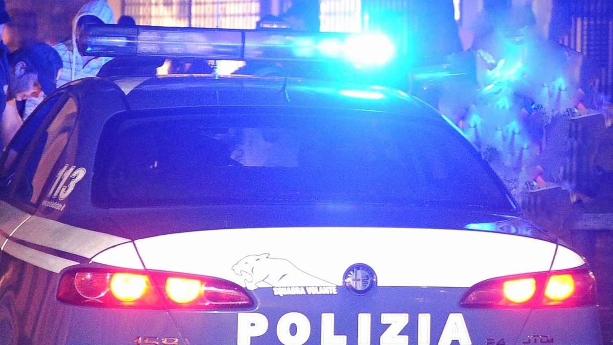 Bar aperto dopo le 18: multa a titolare e a sei avventori senza mascherina