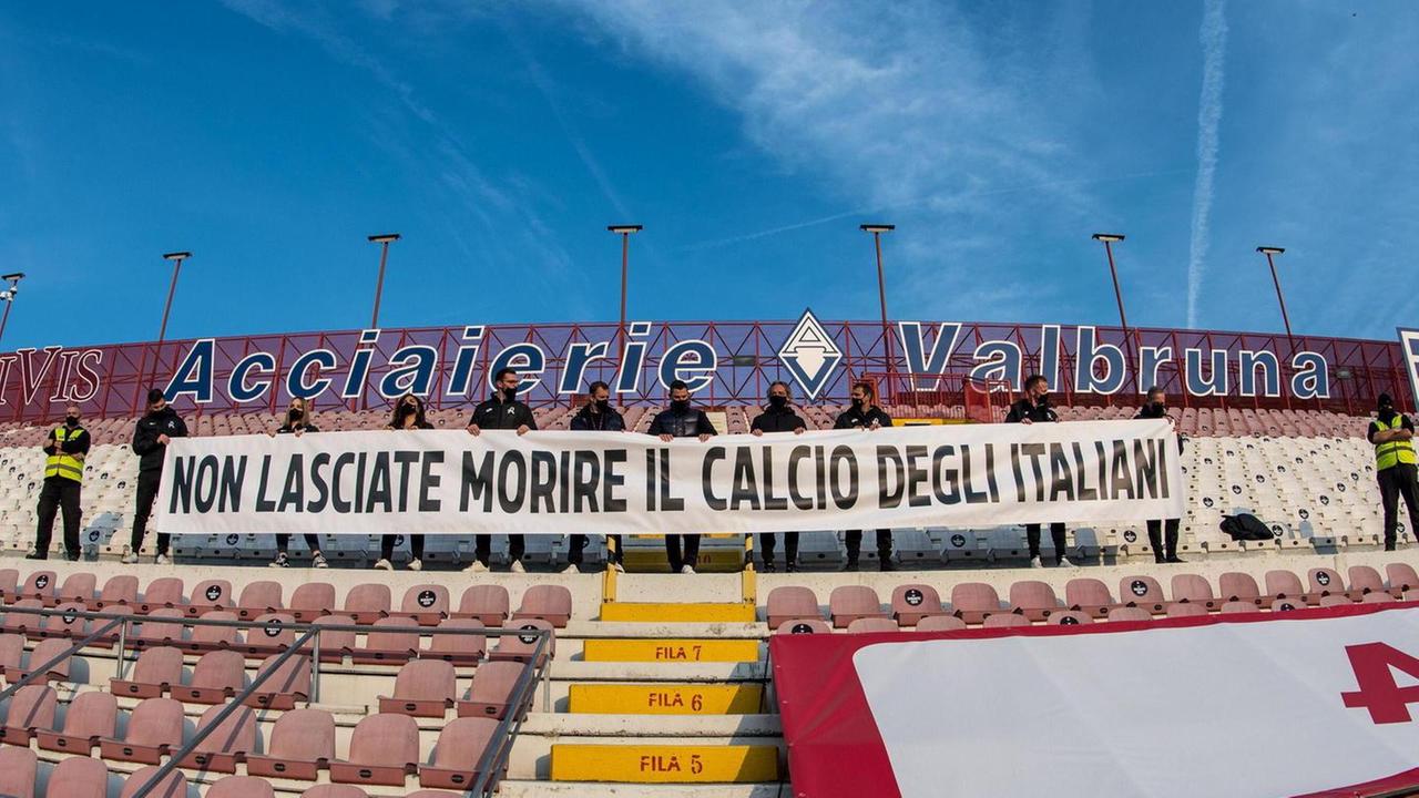 L’appello della Lega B «Non lasciate morire il calcio degli italiani»
