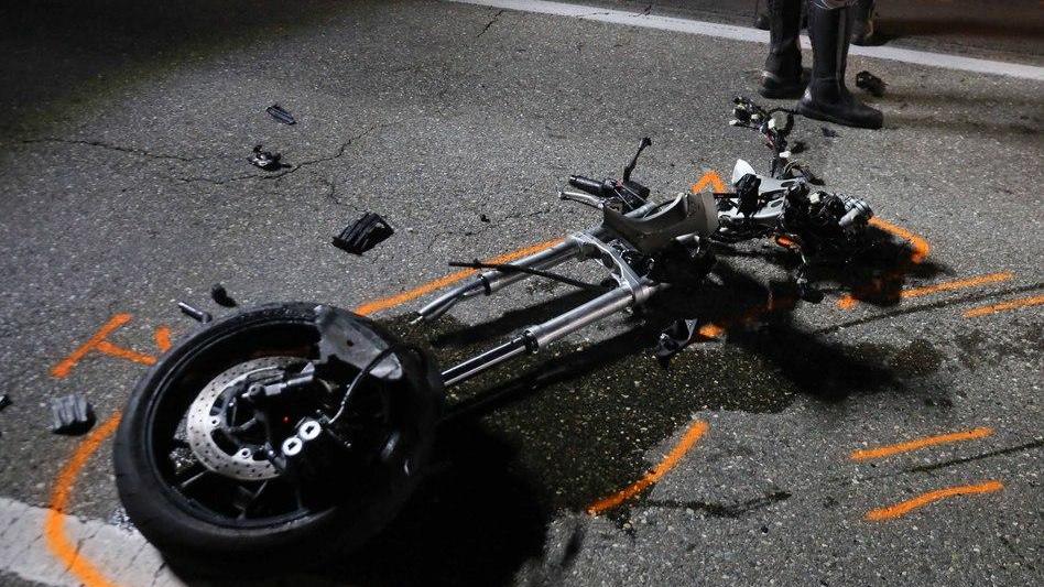 Travolto dalla sua moto dopo la sbandata Muore a 29 anni in via dei Gonzaga