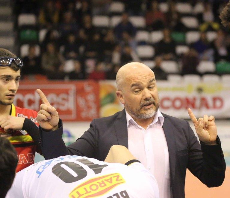 Coach Mastrangelo: «In queste condizioni meglio fermarsi tutti» 