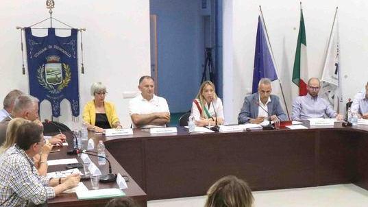 L’emergenza arriva in consiglio Sì a nuovi aiuti dal Comune