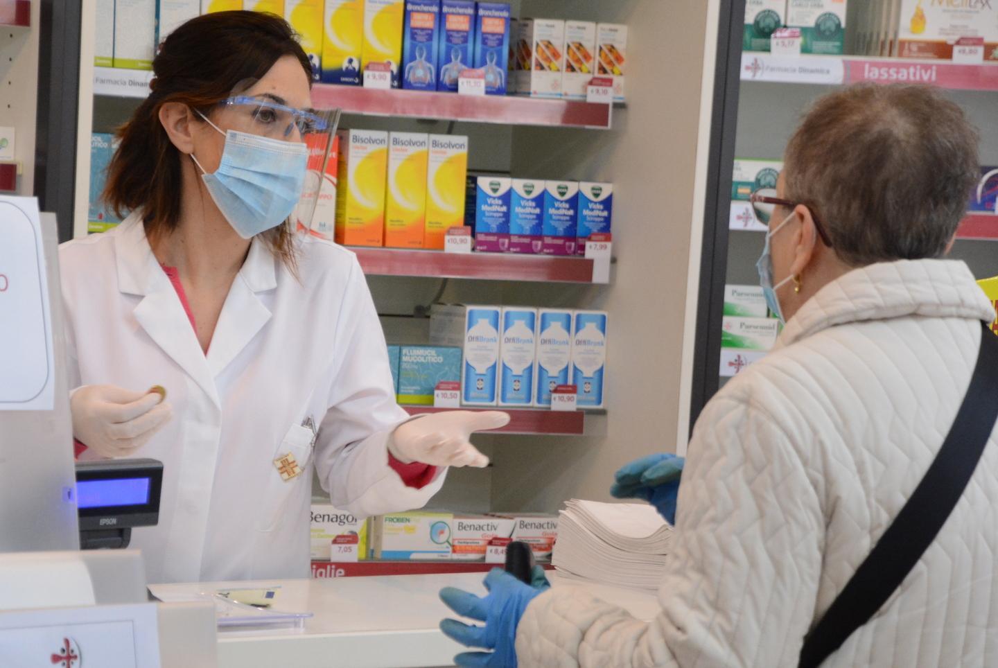 Federfarma: «Stop ai sintomatici nelle farmacie sarde» 