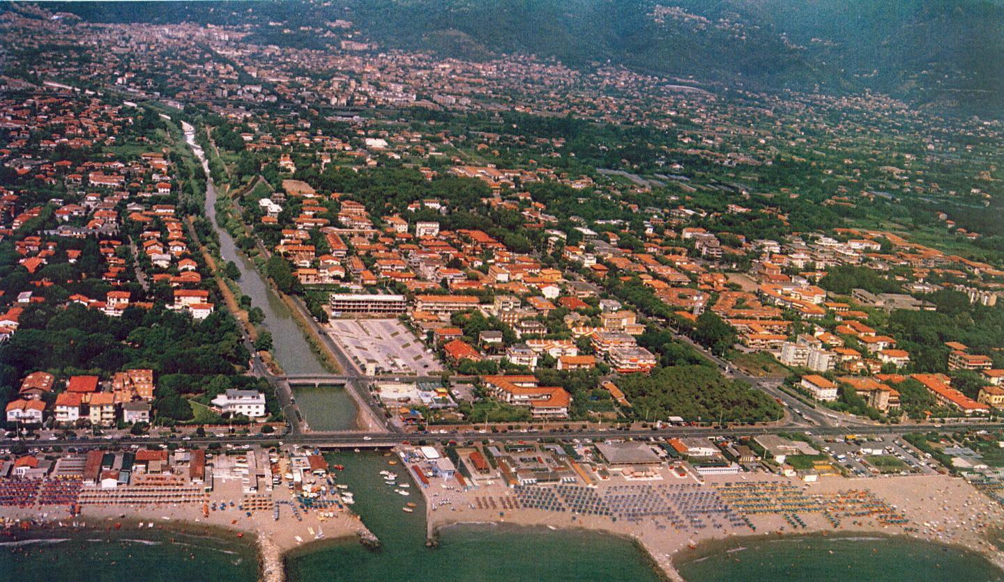 Massa, possibile ordinanza per chiudere 2-3 piazze 