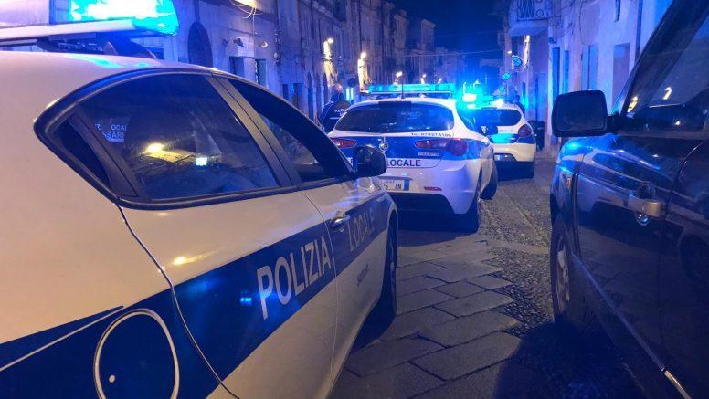 Sassari, giovani senza mascherina e bar aperti oltre l'orario: sanzioni nel week end