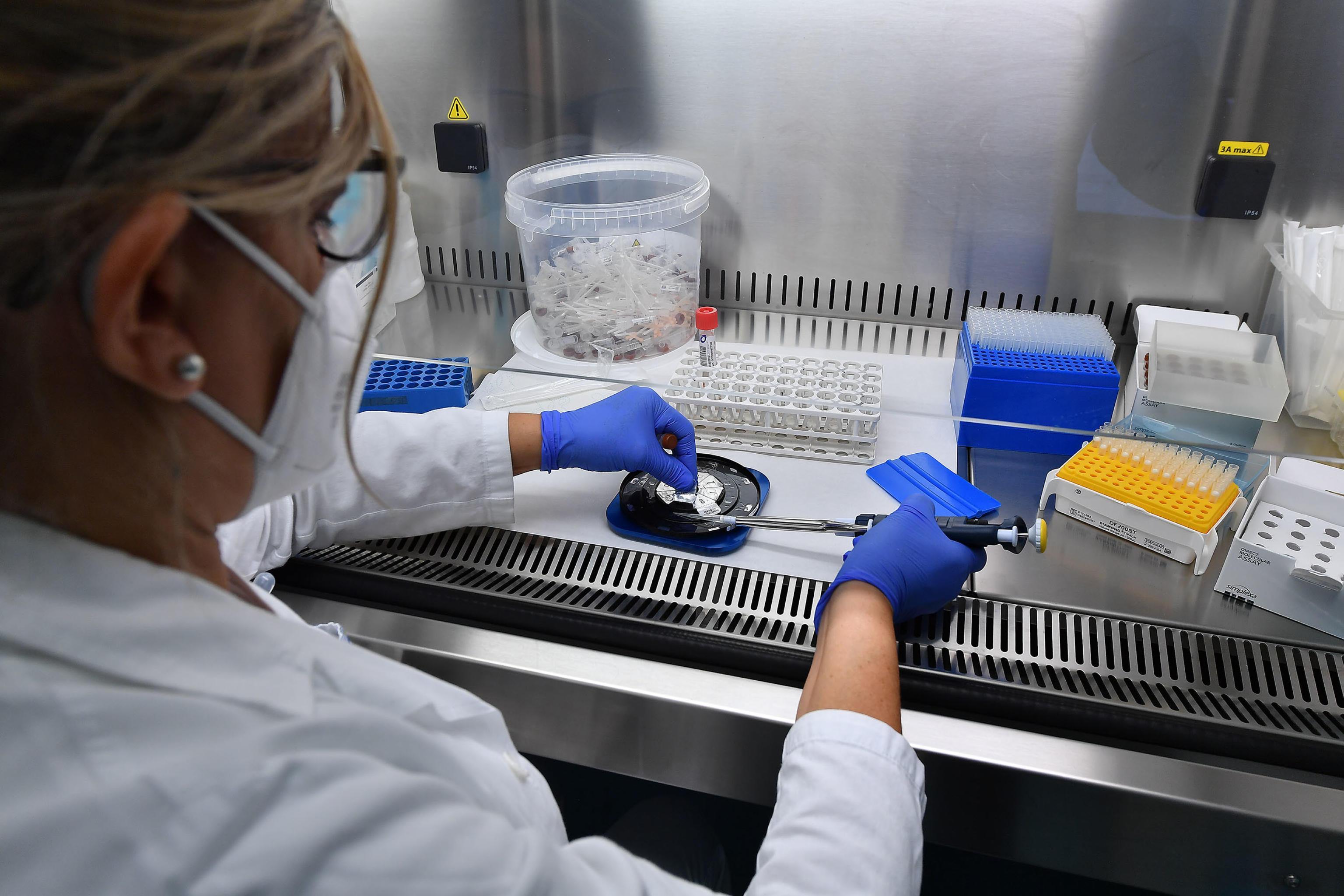 Un laboratorio di analisi (Foto di repertorio)