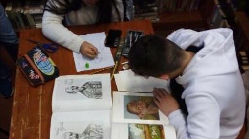 Alcuni ragazzi impegnati nel progetto Ligabue