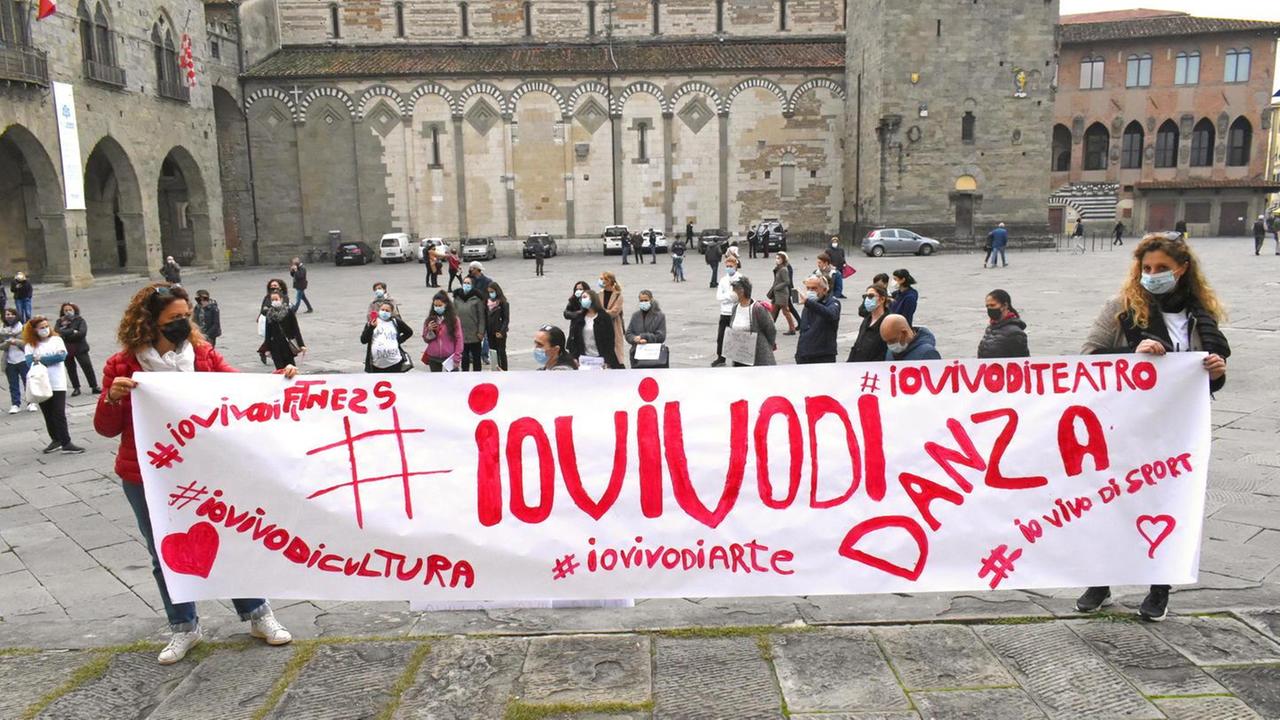 Danza e fitness in piazza a Pistoia: «No alla chiusura per Covid»
