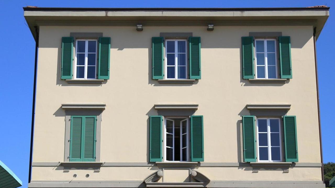 In rianimazione al Meyer il bambino di 5 anni caduto dal finestrino dell'auto in corsa