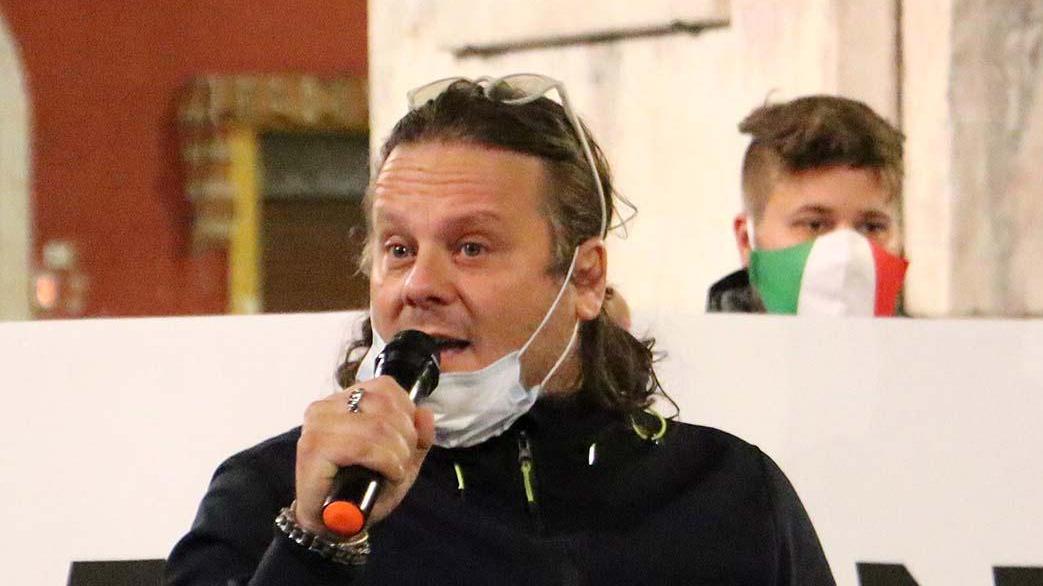 «Ci fanno chiudere un mese ma per tanti sarà per sempre»