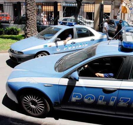 Spinte e offese agli agenti, arrestati due giovani 