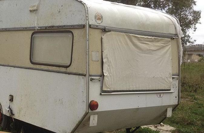 Un manufatto abusivo e quindici camper da demolire a Lacona