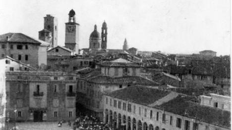 Reggio e i reggiani dalla Pace di Costanza al porticato infranto dal “piccone risanatore”