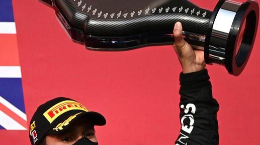 Hamilton fa sua Imola nel ricordo di Senna «L’anno prossimo? Non so dire se ci sarò»