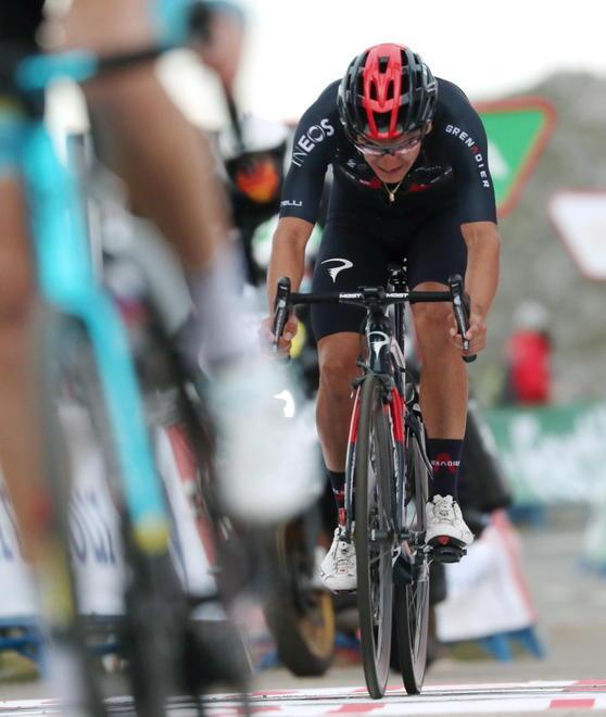Carthy doma l’Angliru e Carapaz torna leader