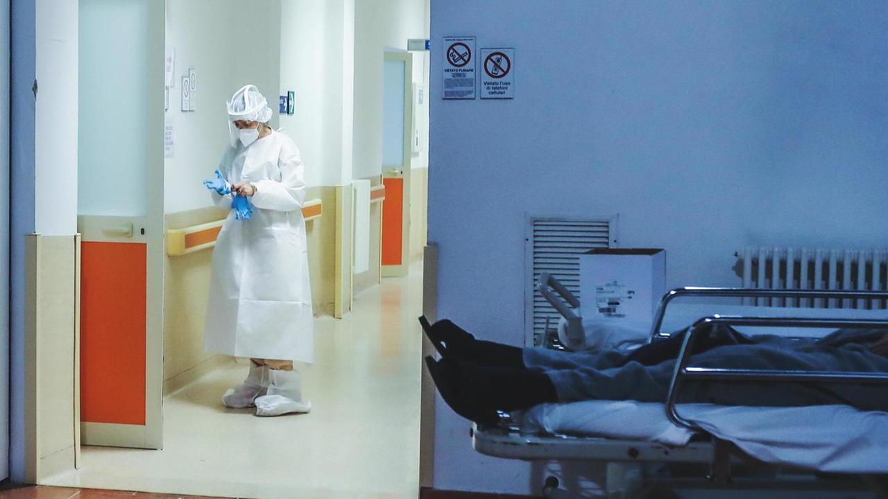 Coronavirus, si è riempita anche la Terapia intensiva: la situazione nell'ospedale di Livorno