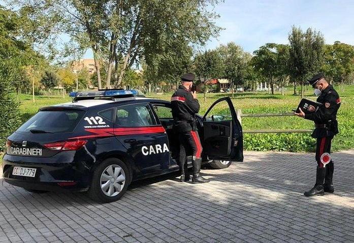 Organizzano una festa di compleanno in casa: fermati dai carabinieri 