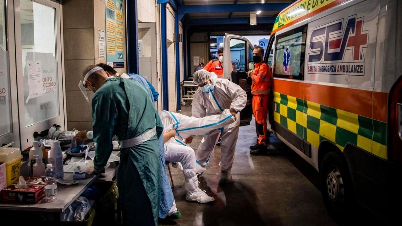 I reparti Covid sono attivati: «Ma non ci sono infermieri»