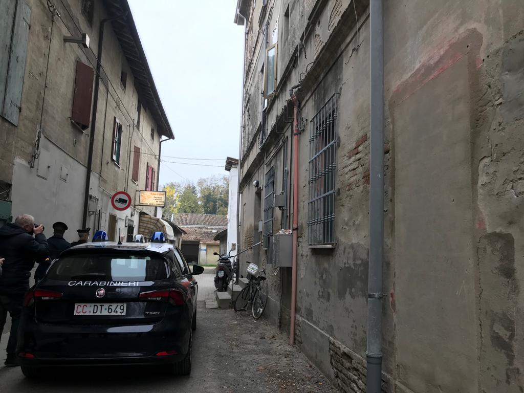 La casa in via Canolo a Correggio dove la 37enne è stata seviziata, le violenze sono avvenute in un appartamento al secondo piano