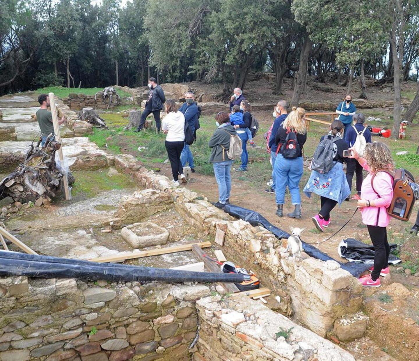 Halloween archeologico con “dolcetto o scavetto”: 90 i partecipanti a Poggio del Molino - Le foto