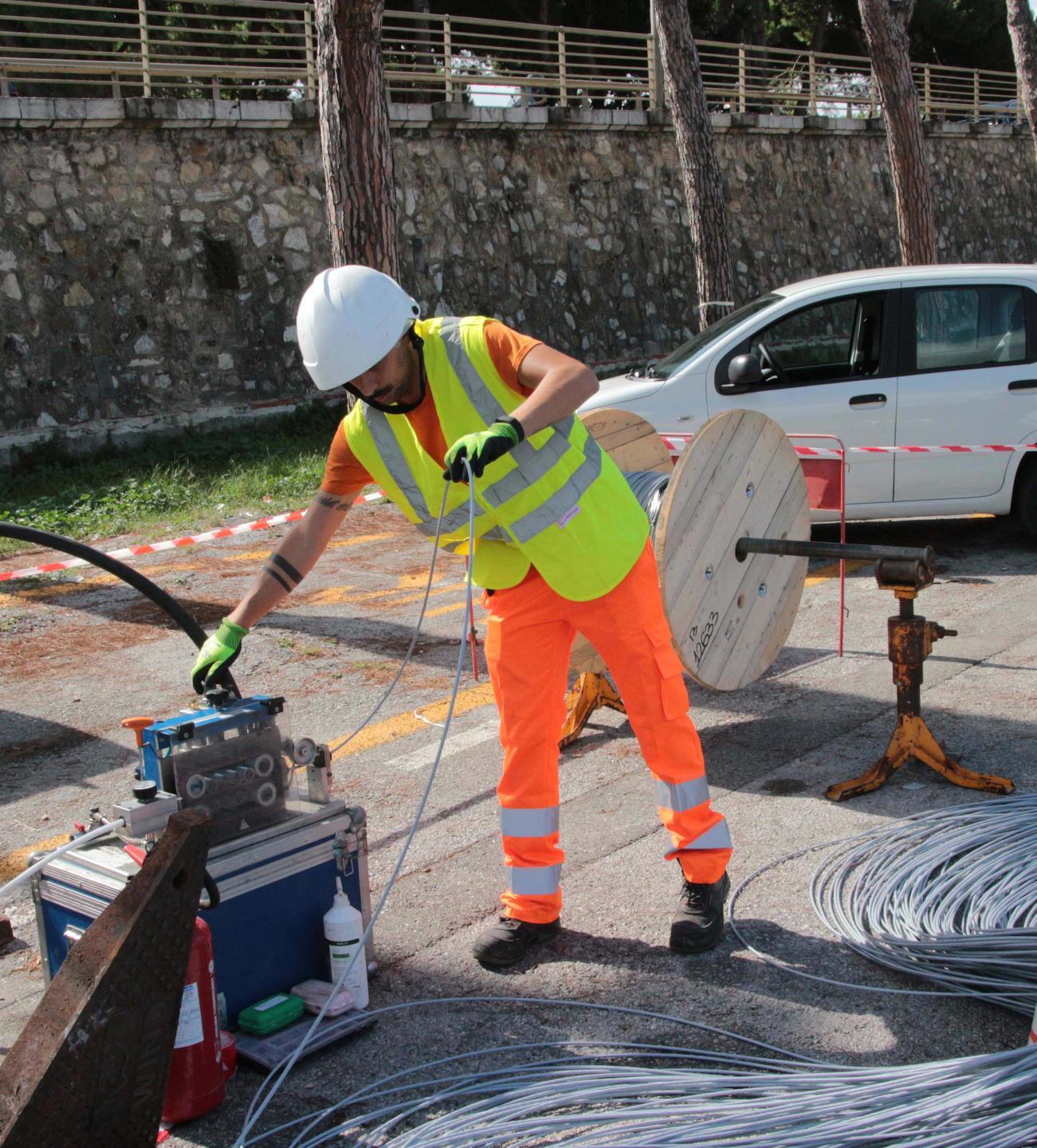 Viareggio sempre più connessa con i lavori per la fibra ottica 