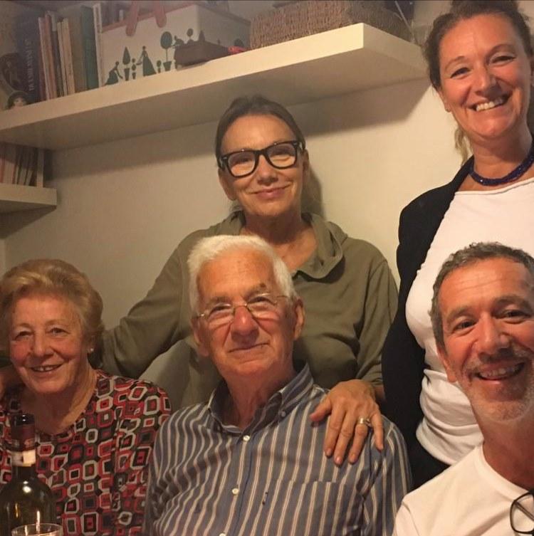 Gino Bugetti insieme alla moglie e ai tre figli