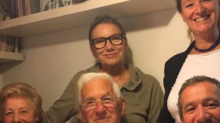 Gino Bugetti insieme alla moglie e ai tre figli