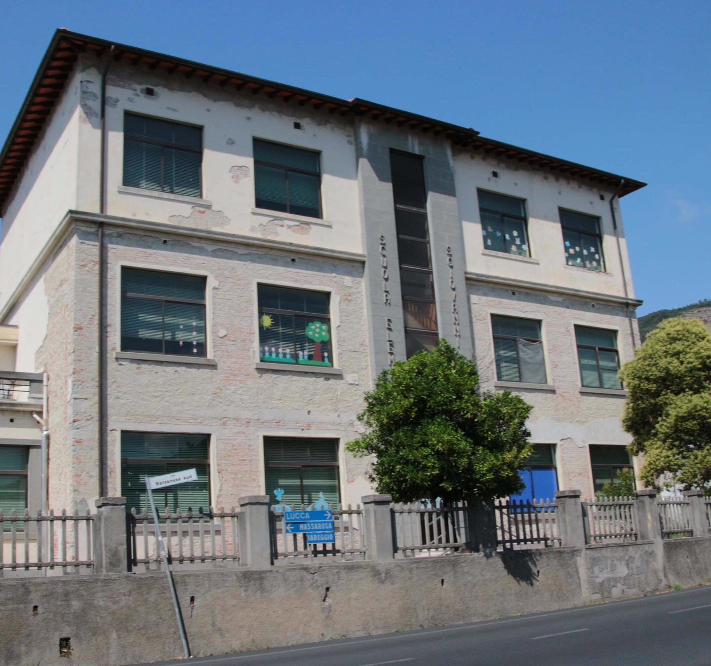 Conto alla rovescia per salvare la scuola elementare di Quiesa 