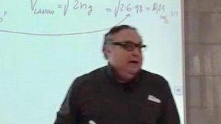 «Un posto nei nostri cuori Prof, le vogliamo bene»