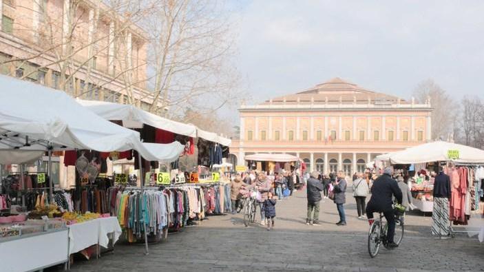 Mercati, stop alle merci usate e alle distese di bar e locali