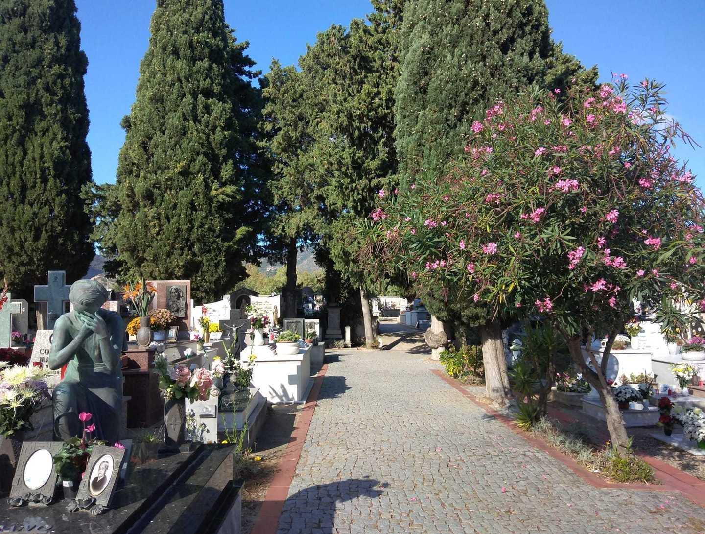 Visite in cimitero, rispettate le prescrizioni del Comune 