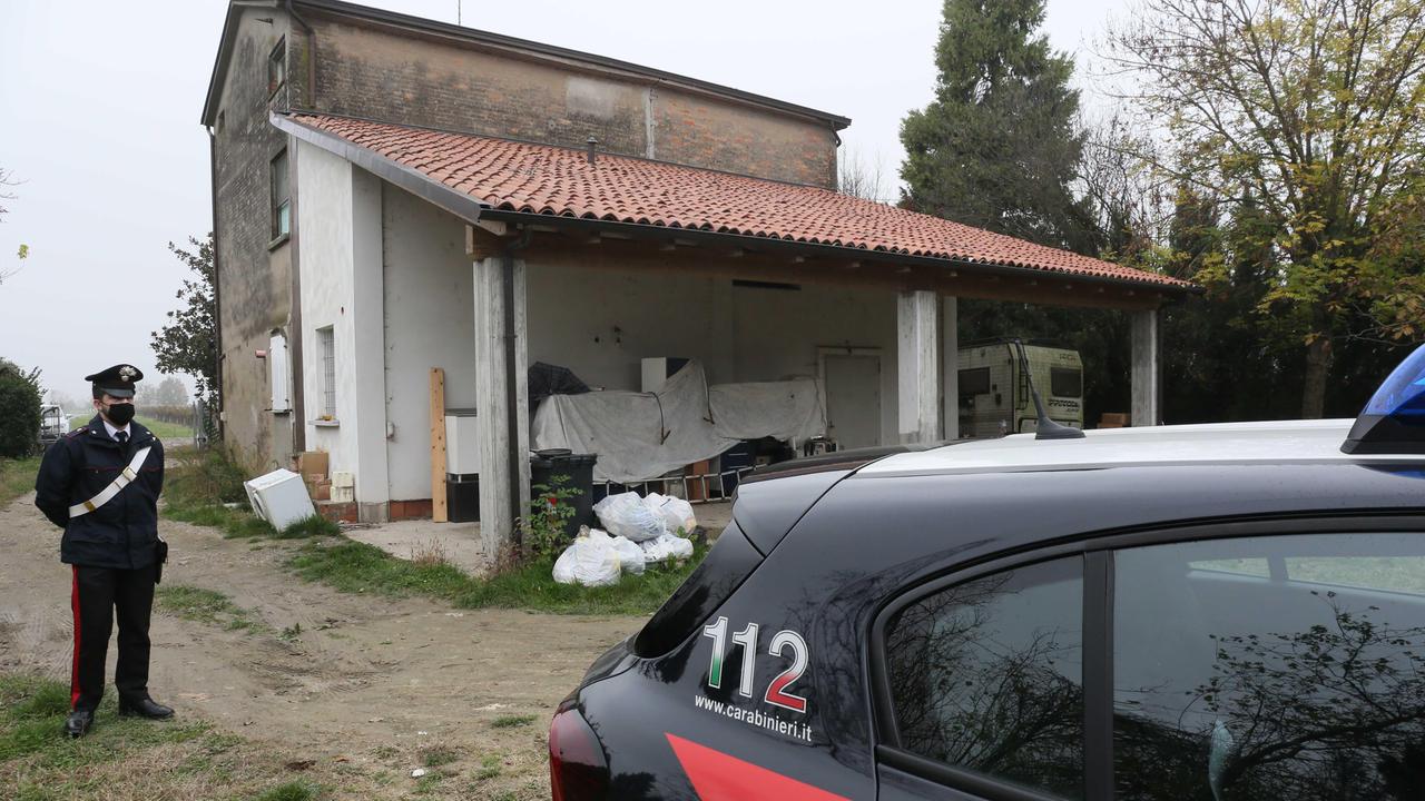 Correggio, agguato e ore di terrore: lui picchiato, lei violentata. Cinque arrestati