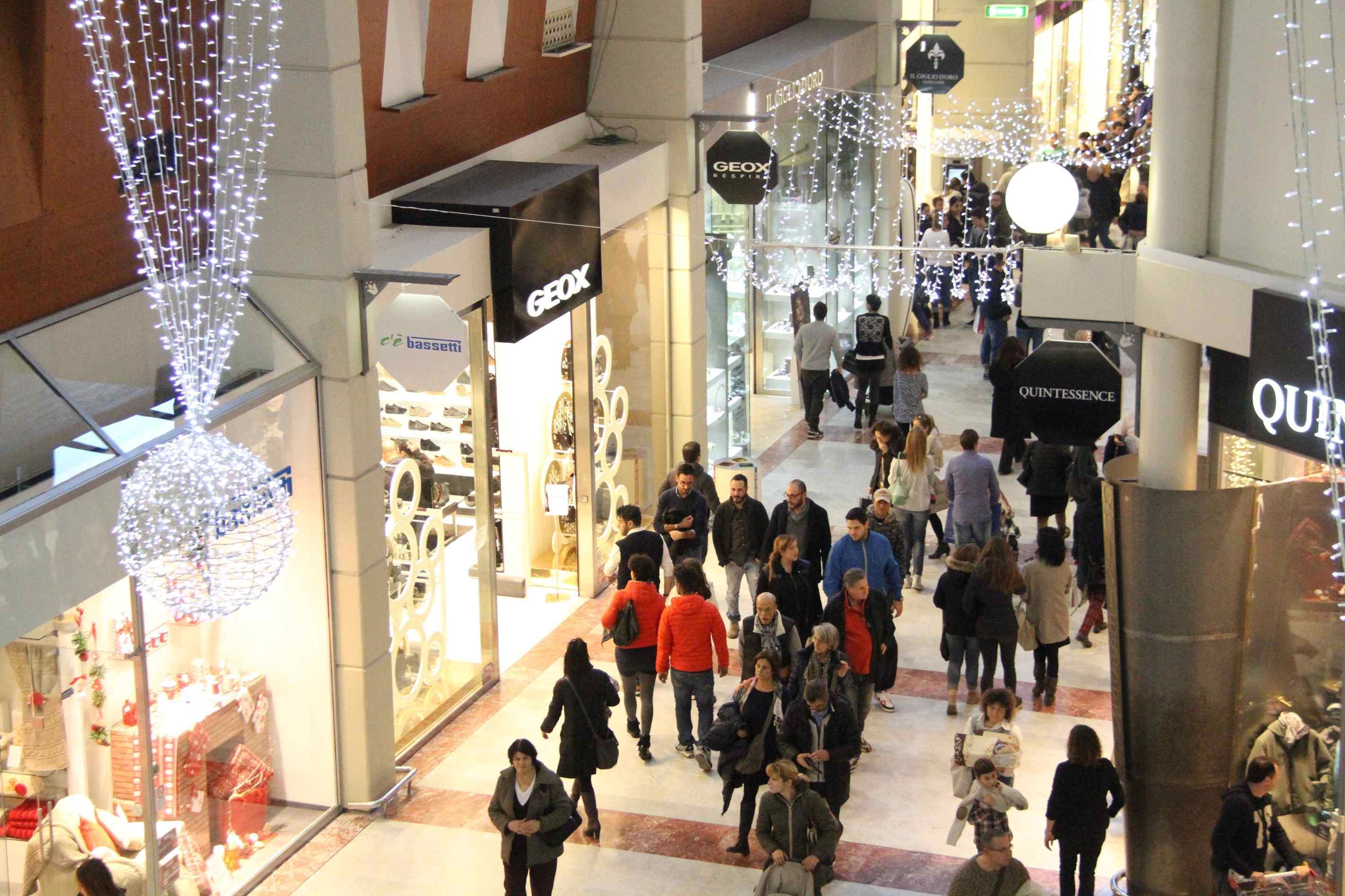 I marchi della moda assumono ai Gigli e a Firenze per il periodo di Natale